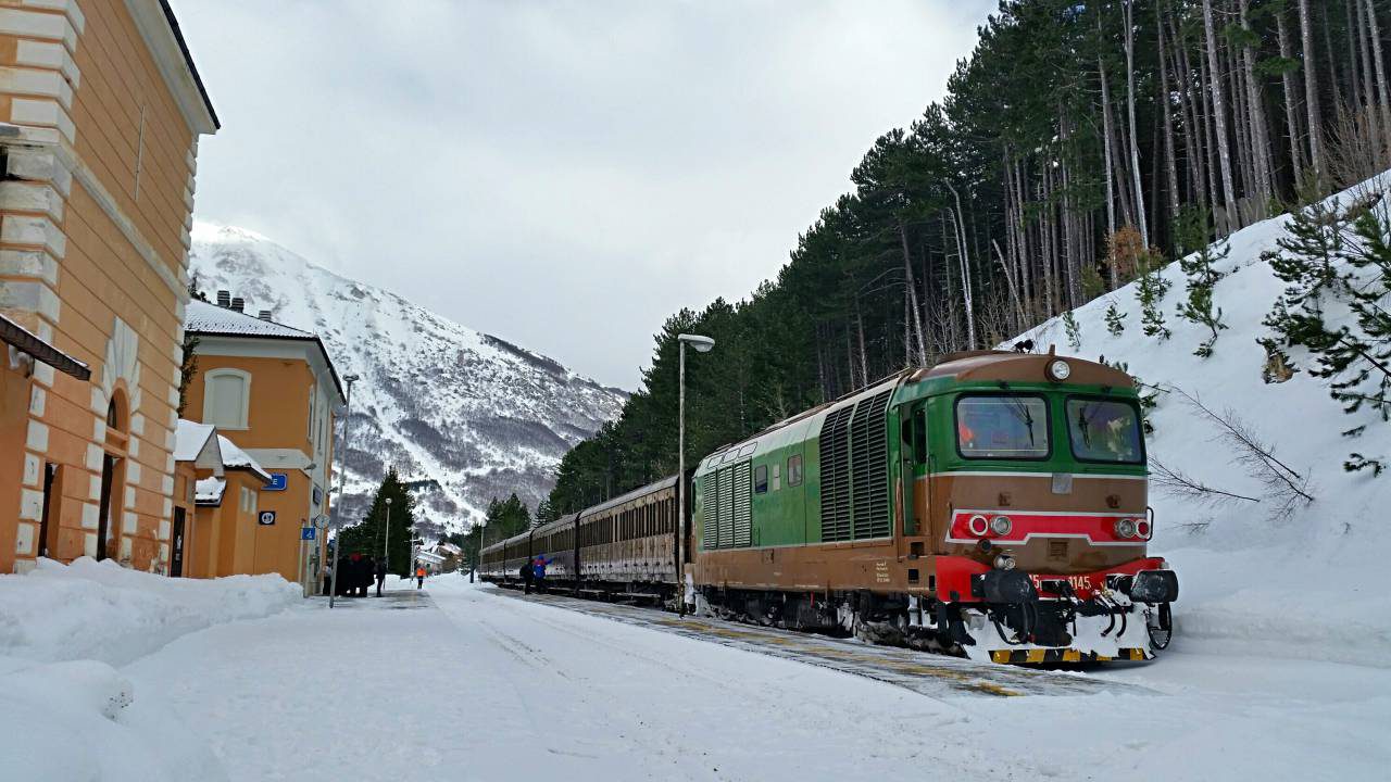 transiberiana-treno-della-neve-1280x420@2x